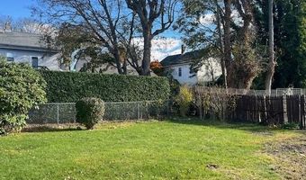 17 Warner St, Newport, RI 02840