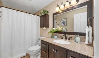 51 Palomino Ln, Bedford, NH 03110