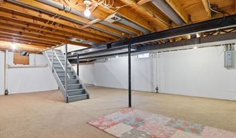 2825 Tuebingen Pkwy, Ann Arbor, MI 48105