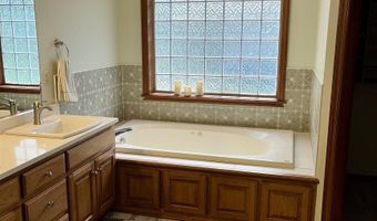 3563 Franklin Dr, Auburn, IN 46706