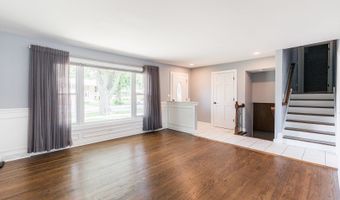 7 N Lincoln Ave, Addison, IL 60101