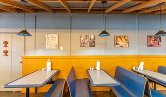 14 Court Sq, Alton, MO 65606