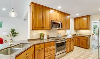 8606 FALKSTONE Ln, Alexandria, VA 22309