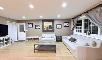 167 Brookside Dr, Belford, NJ 07718