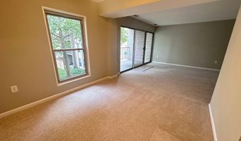19 CANTERBURY Sq 201, Alexandria, VA 22304