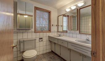 2207 S GLADYS Ave, Appleton, WI 54915