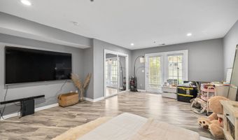 32 MARINA Dr, Bayonne, NJ 07002