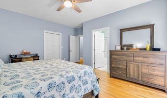 136 Pond View Cir 136, Beacon Falls, CT 06403