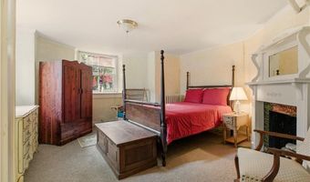 56 Bateman Ave 1, Newport, RI 02840