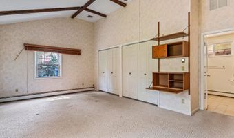8 Greenwood Pl, Middletown, NJ 07748