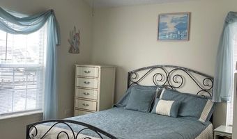 32 Toppinglift Dr, Bayville, NJ 08721