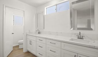 196 Mariposa Dr, Camarillo, CA 93012