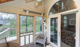 117 Royal Oak Dr, Aurora, OH 44202