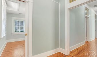 17 E 33rd St, Savannah, GA 31401