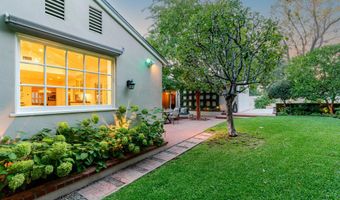 2051 Mendocino Ln, Altadena, CA 91001