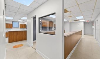 220 N WESTMONTE Dr B, Altamonte Springs, FL 32714