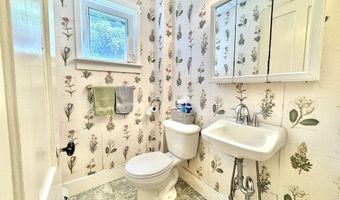 42 S Main St, Brookline, NH 03033