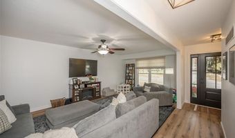 704 Woodrun Dr, Ballwin, MO 63021