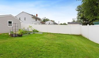 5 TRINITY Pl, Barrington, NJ 08007