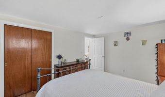 10 Frances Rd, Bayonne, NJ 07035