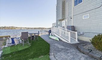 32 Cove Rd W, Bayville, NJ 08721