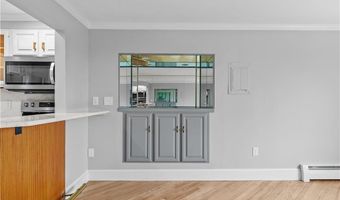 553 Bellevue Ave 14, Newport, RI 02840