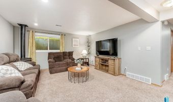 208 W Chapelwood Dr, Brandon, SD 57005