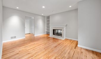 40 Nathan Hale Ct, Cheshire, CT 06410