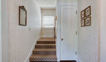 916 Audubon Pkwy, Audubon Park, KY 40213