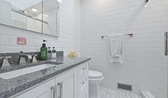 1 Victoria Dr, Amityville, NY 11701