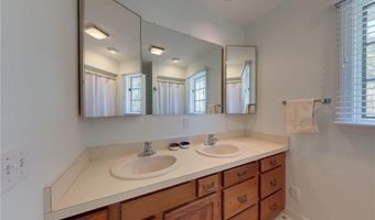 521 Corey Ln, Middletown, RI 02842