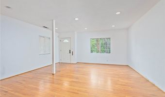 17420 Collins St, Encino, CA 91316