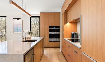 111 E Neptune Ave, Beverly Shores, IN 46301