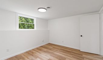 21 Moonlight Dr, Barre, VT 05641