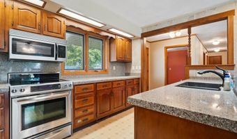 1108 2nd St SW, Dyersville, IA 52040