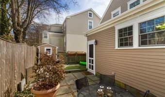 28 Extension St, Newport, RI 02840