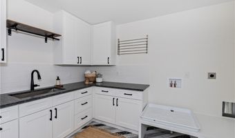 690 Club Dr W, Aurora, OH 44202