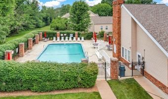 1034 Alpine Ridge Dr G6, Ballwin, MO 63021