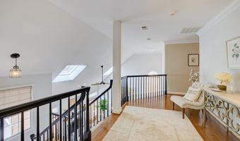 9110 WILLOW GATE Ln, Bethesda, MD 20817