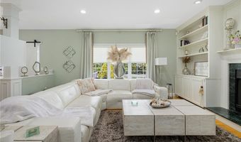 279 Alpine Estates Dr, Cranston, RI 02921