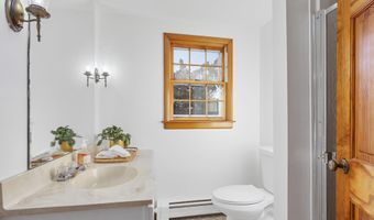 7 George St, Barnstable, MA 02630