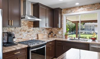 33127 Camelot Dr, Yucaipa, CA 92399