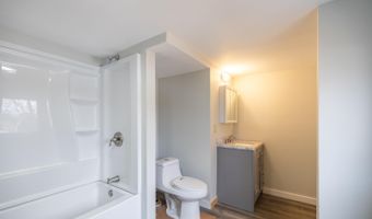 27 Flanders St, Auburn, ME 04210