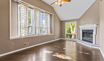 76 9th St, Belford, NJ 07718