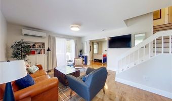 364 Bellevue Ave 5A, Newport, RI 02840