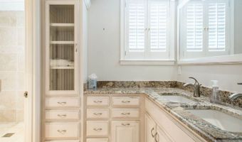 220 Lakeshore Dr, Alma, GA 31510