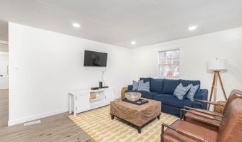 412 1st St, Apex, NC 27502