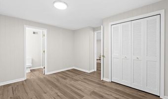 2208 Applewood Ct, Ann Arbor, MI 48103