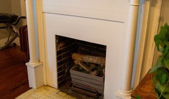 66 Weaver St, Baxley, GA 31513