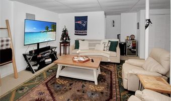 231 Maple Ave 102, Newport, RI 02840